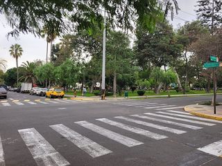 ¡VENTA TERRENO A MEDIA CUADRA DE PARQUE EN MIRAFLORES!