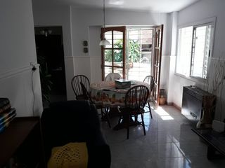 Foto 2 de VENTA Casa con pileta en Barrio Talleres Este