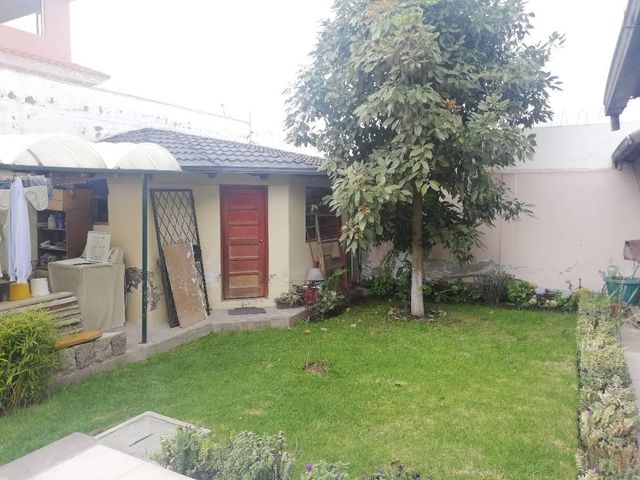 Vendo casa independiente 4 habitaciones 272m, sector La Pampa