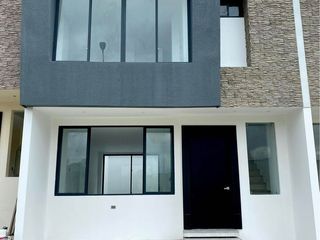 Foto 2 de VENTA DE CASA EN URB. PRIVADA VIA QUITO