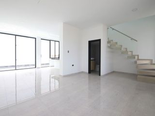 Foto 5 de VENTA DE CASA EN URB. PRIVADA VIA QUITO