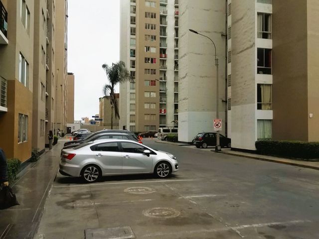 VENTA DE ACOGEDOR DEPARTAMENTO CON COCHERA EN CONDOMINIO ALTO COLONIAL