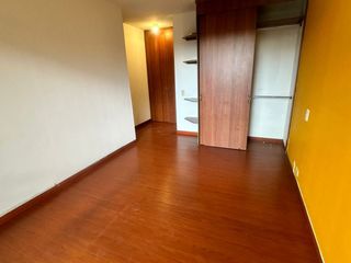 Venta apartamento con excelente iluminación, balcón con vista interior en Hayuelos