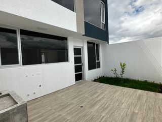 Foto 2 de CASA EN EL ECU 911