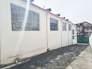Edificio Local de Arriendo sur de Quito La Mascota Para Institución Educativa $3.500