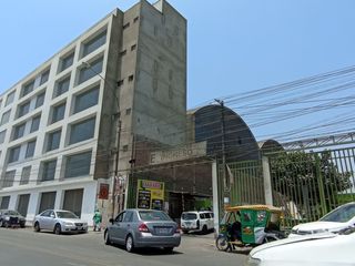 Foto 2 de Edificio comercial e industrial en Ate