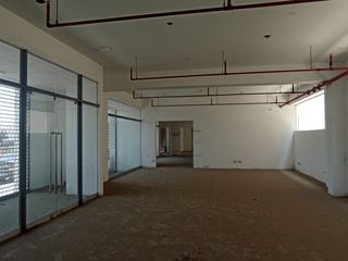 Foto 10 de Edificio comercial e industrial en Ate