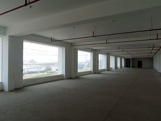 Foto 8 de Edificio comercial e industrial en Ate