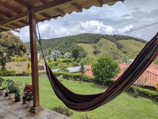 Te vendo es hermosa casa finca con piscina familiar, en Porce, muy cerca de Barbosa y bien barata.