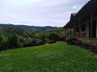 Te vendo es hermosa casa finca con piscina familiar, en Porce, muy cerca de Barbosa y bien barata.