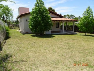 HERMOSA CASA ESTILO COLONIAL NUEVA DOS DORMITORIOS EN POTRERO DE GARAY-CORDOBA-ESCRITURA. SERVICIOS