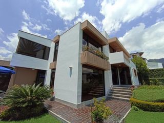 Casa en Venta 464 m² Miravalle Dos, Terreno de 780 m² 3 Parqueaderos