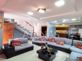 Foto 1 de CASA EN VENTA DE CUATRO DORMITORIOS, OCHOA LEON