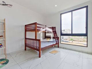Estilo de Vida Premium: Casa de 3 Habitaciones con Diseño Europeo en Venta, Machala