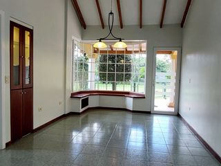 Foto 8 de Arriendo casa en Tumbaco, una sola planta, urbanización privada y segura.