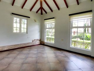 Foto 21 de Arriendo casa en Tumbaco, una sola planta, urbanización privada y segura.
