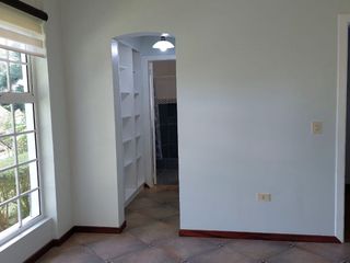 Foto 22 de Arriendo casa en Tumbaco, una sola planta, urbanización privada y segura.