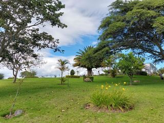 Foto 42 de Arriendo casa en Tumbaco, una sola planta, urbanización privada y segura.