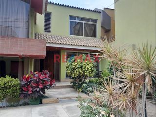 Linda Casa en venta en  San Borja Alt. de AV. San Borja Sur