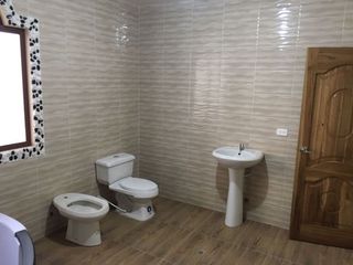 VENDO CASA A POCOS METROS DEL ANILLO VIAL, CERCA AL SHOOPPING.