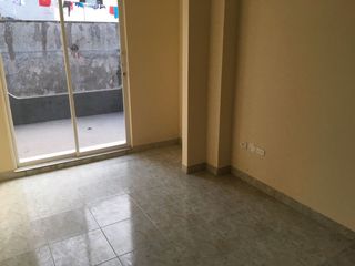 VENDO CASA A POCOS METROS DEL ANILLO VIAL, CERCA AL SHOOPPING.