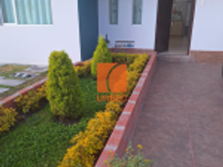 Foto 2 de Venta- Disfruta de una vida alegre en esta encantadora casa de venta, un hogar lleno de carácter/24urb33
