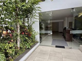 Foto 4 de OPORTUNIDAD LINDO DEPARTAMENTO PRIMER PISO - TIPO CASITA - TERRAZA - ASENSOR DIRECTO - 3 COCHERAS - EXCLUSIVA ZONA SAN ISIDRO