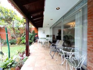 Casa de 3 Plantas en Alquiler Frente a Parque en Miraflores 4 Dormitorios $2,400 A.T. 300