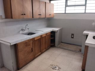 VENTA de casa de 350 m, norte de la ciudad, ciudadela Jipijapa, Quito