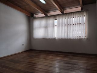 VENTA de casa de 350 m, norte de la ciudad, ciudadela Jipijapa, Quito