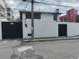 VENTA de casa de 350 m, norte de la ciudad, ciudadela Jipijapa, Quito