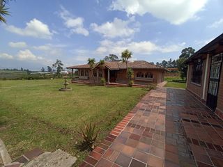 Foto 1 de Vendo un Terreno con Casa en Pifo