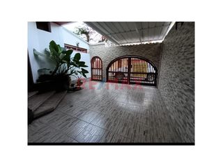 Alquilo Casa De 320 M2 En Urb Miraflores. ID:1088412