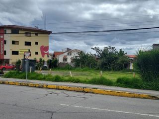 Terreno plano en renta sector comercial, Av. 10 de agosto y Paucarbamba, Cuenca, Ecuador