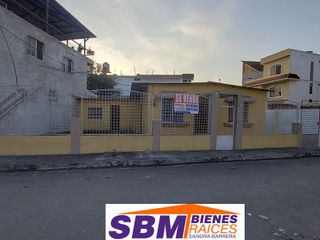 Detrás de la Urb. Quirola en Machala, Se vende Villa Esquinera de 164m2