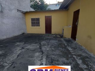 Detrás de la Urb. Quirola en Machala, Se vende Villa Esquinera de 164m2
