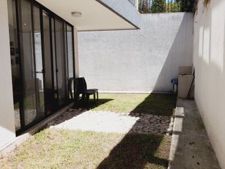 Departamento en venta 2 dormitorios y amplio Patio, San Juan de Cumbayá
