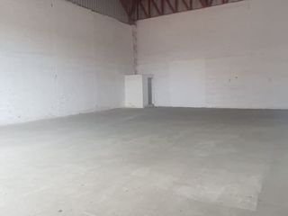 Foto 10 de En alquiler estratégica bodega en complejo km 7.5 vía Daule