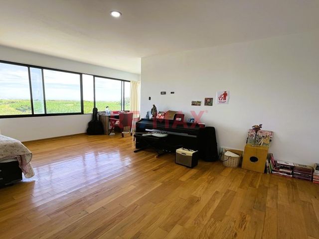 Venta De Casa Residencial De 3 Pisos + Amplia Piscina En Exclusiva Zona De Urb. Palmeras Del Golf