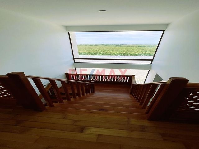 Venta De Casa Residencial De 3 Pisos + Amplia Piscina En Exclusiva Zona De Urb. Palmeras Del Golf