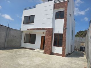 Foto 1 de casa de venta en manta zona norte san agustin