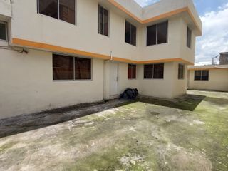 Casa esquinera e independiente de venta en Quitumbe
