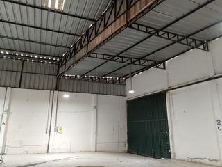 Foto 1 de Alquiler de local techado 550m2 - Callao - Av 200 Millas