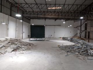 Foto 2 de Alquiler de local techado 550m2 - Callao - Av 200 Millas