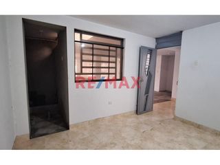 Foto 9 de Casa En Esquina Av. Tupac Amaru 310 M2 Cp El Milagro ID 1091920