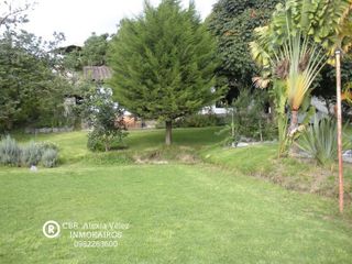 Venta terreno en Guayllabamba, a Tres Minutos del Parque Central.