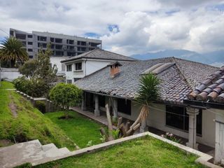 Terreno en Venta, Quito en Ponceano, ideal Edificio departamentos, calle Mariano Paredes. Terreno 1.993 M2, Construcción 1.053 M2. $590.000