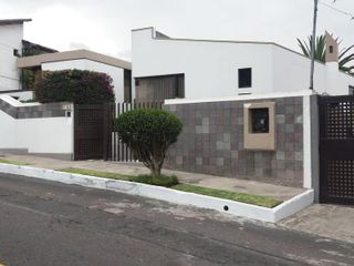 Casa en Venta 450 m² Miravalle Dos en Terreno de 780 m² 3 Parqueaderos