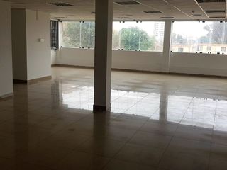 Foto 5 de Venta de amplio Local en Av Aramburu a un paso de la vía expresa - San Isidro
