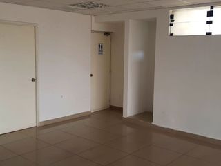 Foto 6 de Venta de amplio Local en Av Aramburu a un paso de la vía expresa - San Isidro